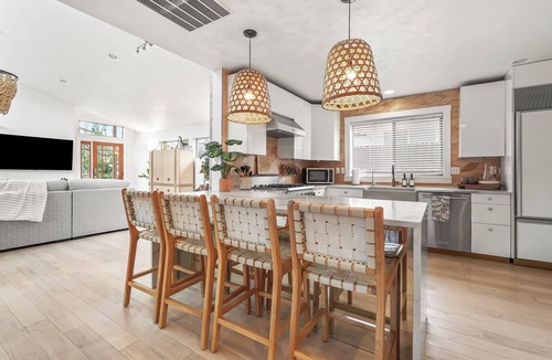 South Boise Village House | 4-bedroom house 2 Master Suites in fabulous Boise. AC, WiFi, Luxury, Foothills.