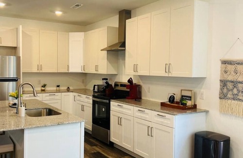Ponderosa - Wingate House | 4-bedroom house close to CLT ballpark- 1 King/3 Q