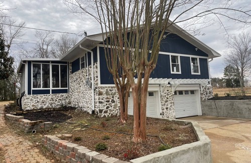 New Albany House | 4-bedroom house in nice New Albany with AC