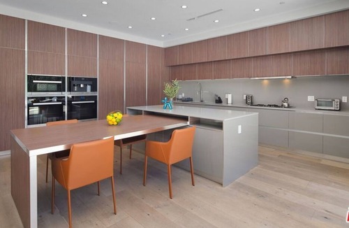 Beverly Grove Apartment | 4 Bedroom Single family L-584324 by Houzlet