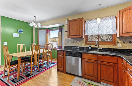 Warren House | 4-bedroom Suburban Retreat in wonderful Warren with 2 full kitchens and 2.5 bath