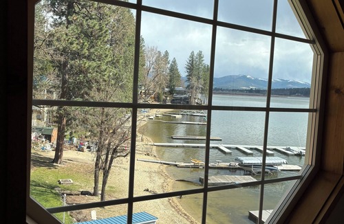 Newman Lake House | 4-bedroom waterfront house in lovely Newman Lake with AC, WiFi. Family friendly.