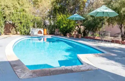 Sam Hughes House | 4 Bedrooms, 2000 sq feet. in Historic Sam Hughes with Pool & AC