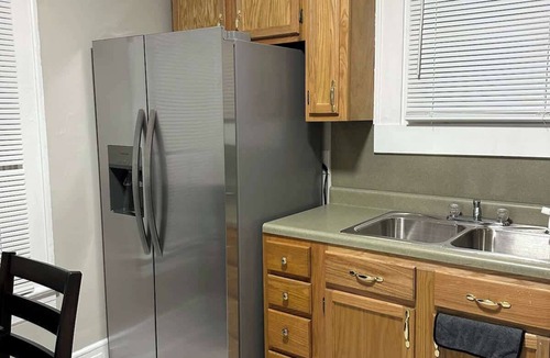 Winston - Salem House | 4 Beds | King | 85” TV | 5min to WSSU & Downtown