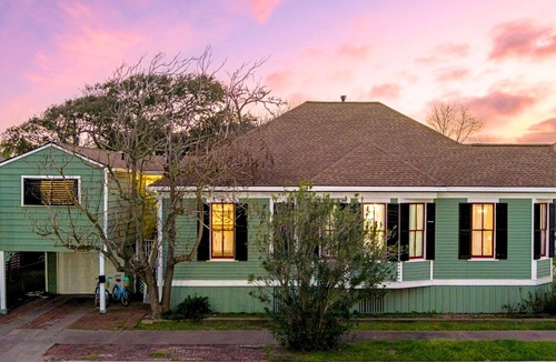 Galveston Cottage | 4 Blocks to Beach! Historic Cottage 5mins Strand/Port w Driveway Parking