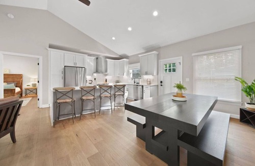 Bowling Green House | 4-BR Lake Wylie Ollie—Private Cove—Hot Tub—Fire Pit!