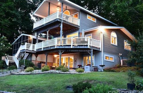 Norwood House | 4-BR Lakefront Home with amazing views