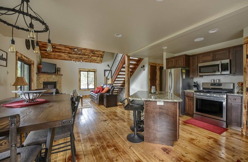 Deadwood Cabin | 4 BR Rustic home with Log Accents and fire pit on very convenient location