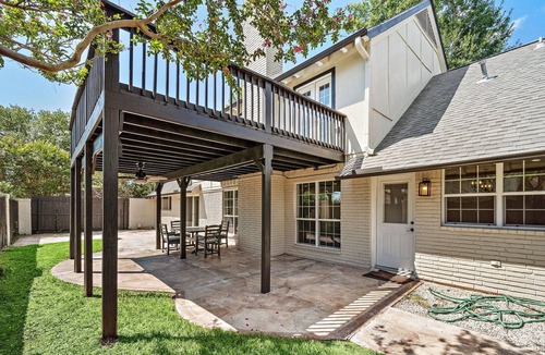 Briarforest Villa | 4 BR Villa ,Patio,Hottub,2 backyard near highway close to Med center