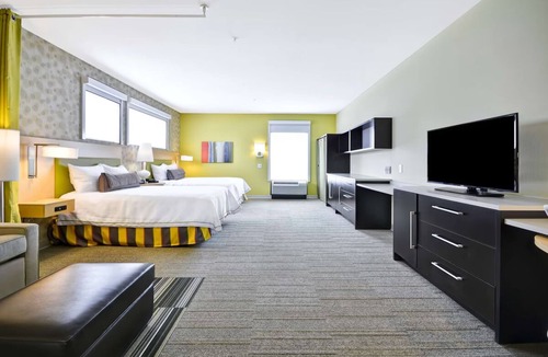 Rock Hill Hotel | 4 Family-Friendly Units w/Kitchenette + Pool Near Glencairn Garden & Downtown