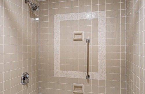 Billings House | 4 Family-Friendly Units, Minutes to Norm Schoenthal Island and Reef Water Park