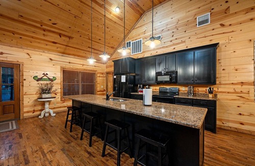 Broken Bow Cabin | 4 Master Bedrooms, Hot Tub, Playground- Single Story