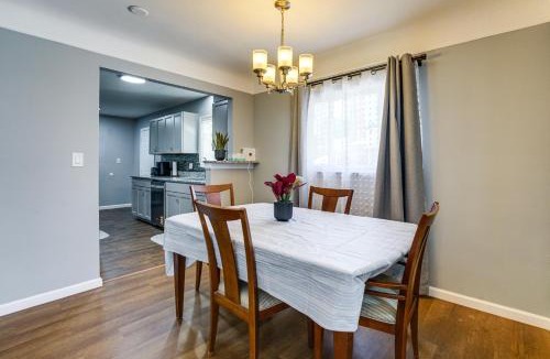 Oak Park House | 4 Mi to Detroit Zoo! Group Retreat w/Private Yard