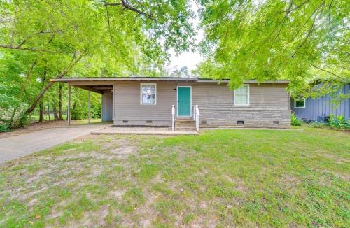 Fayetteville House | 4 Mi to Dtwn Dog-Friendly Fayetteville Home