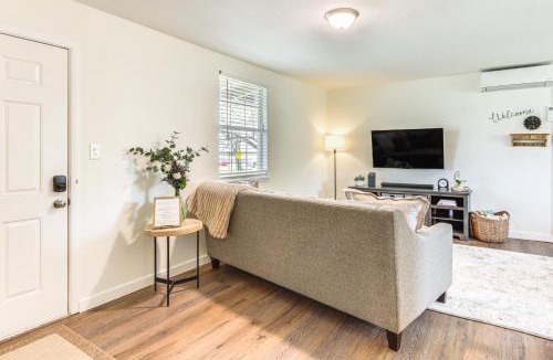 Fayetteville House | 4 Mi to Dtwn Dog-Friendly Fayetteville Home