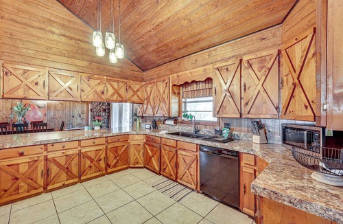 Bismarck House | 4 Mi to Lake Access: Pet-Friendly Home in Bismarck