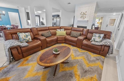 George Bush Park/Eldridge House | 4 Queen Beds + Fire Pit | Energy Corridor