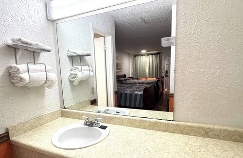 Victoria Hotel | 4 Relaxing Rooms w/Free Parking, Museum of the Coastal Bend - 3.5 miles away