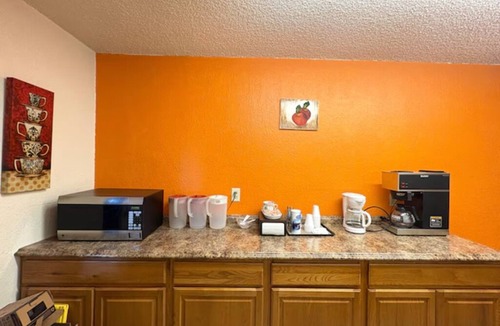 Victoria Hotel | 4 Relaxing Rooms w/Free Parking, Museum of the Coastal Bend - 3.5 miles away
