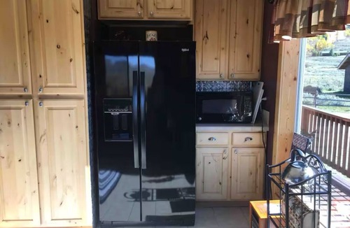 Cora Cabin | 4 Seasons Lodge Year Round Outdoor Mountain Paradise! In Beautiful Cora Wyoming.