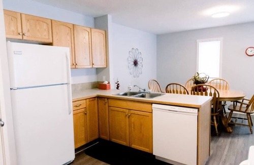 South Lethbridge Condo | #4 South Lethbridge Bright 3 Bedroom Apartment South Lethbridge