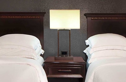 Nassau Bay Hotel | 4 Spacious Rooms Escape to Clear Lake’s peaceful shores