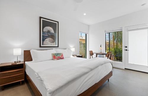 Camelback East Apartment | 4 Square Studios