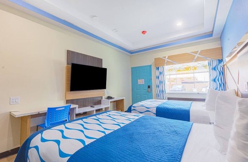 George Bush Park/Eldridge Hotel | 4 Tranquil Rooms w/2 Queens and Kitchenette Near Woodbridge Lake – 4.3 Miles