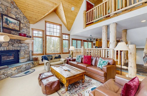 Big Sky House | 401 m² House ∙ 6 bedrooms ∙ 12 guests