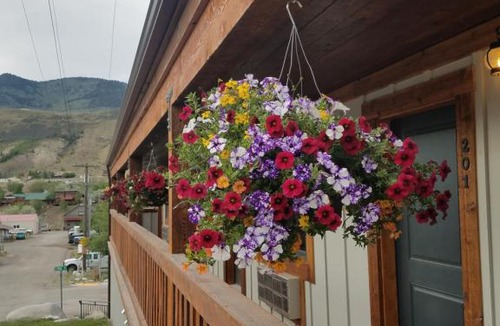 Gardiner Hotel | 406 Lodge at Yellowstone