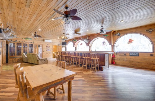 Salmon House | 406 m² House ∙ 3 bedrooms ∙ 6 guests