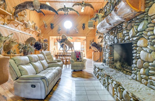 Salmon House | 406 m² House ∙ 3 bedrooms ∙ 6 guests