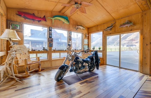 Salmon House | 406 m² House ∙ 3 bedrooms ∙ 6 guests