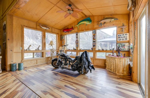 Salmon House | 406 m² House ∙ 3 bedrooms ∙ 6 guests