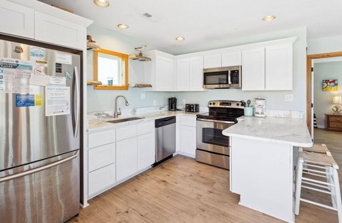 Sea Retreat House | 4080 Betcha Like It * Across the Street from Beach