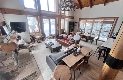 Big Sky Ski Chalet | 425 m² Chalet ∙ 5 bedrooms ∙ 20 guests