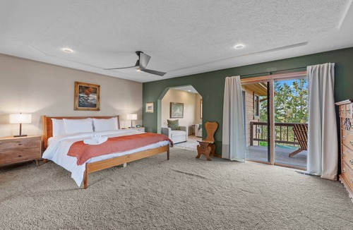 Hayden View Estates House | 431 m² House ∙ 4 bedrooms ∙ 12 guests