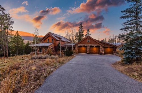 The Highlands House | 440 m² House ∙ 4 bedrooms ∙ 12 guests