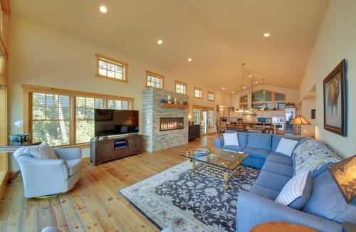 Sandpoint House | 441 m² House ∙ 5 bedrooms ∙ 18 guests