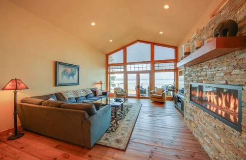 Sandpoint House | 441 m² House ∙ 5 bedrooms ∙ 18 guests
