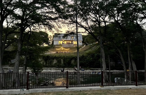 Canyon Lake House | 441 m² House ∙ 8 bedrooms ∙ 30 guests