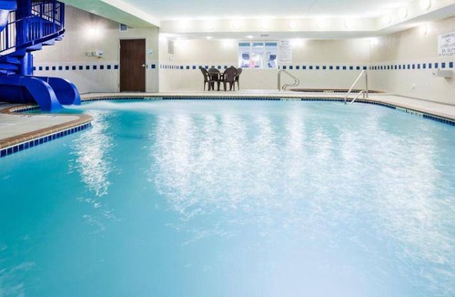 Dickinson Hotel | 45 m² Hotel ∙ 2 bedrooms ∙ 127 guests