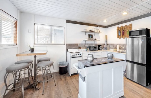 Bayview Boat Rental | 47 m² Boat ∙ 1 bedroom ∙ 3 guests