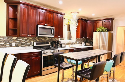 Quincy Apartment | 4BR 2BA 7BED WOLLASTONBEACH.NearBOSTON-1