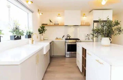 Little Italy House | 4BR/5BD - Free Parking - Walk to Nightlife!