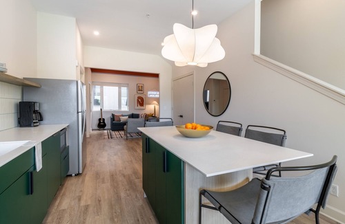 Buena Vista Apartment | 4BR Bachelor Pad w/2 Living Rooms, Game Room & Balcony Near Broadway