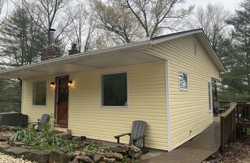 Carrollton Cabin | 4PelicansOhio: Refreshing Cabin Near Leesville Lake… Pets Welcome… 3 Queens