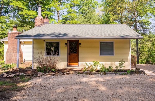 Carrollton Cabin | 4PelicansOhio: Refreshing Cabin Near Leesville Lake… Pets Welcome… 3 Queens