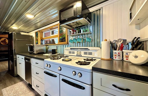 Wrightsville Cabin | 5 Acre Log Cabin- Bring Your Boat and Kayaks! 1 Minute To River Access!