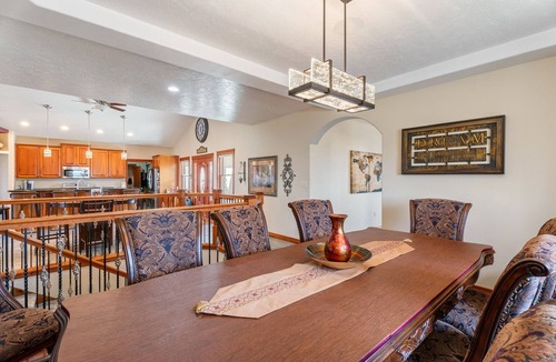 Helena House | 5 BDRM Luxury Montana Retreat on golf course+PRVT pool (seasonal)+3 nearby lakes
